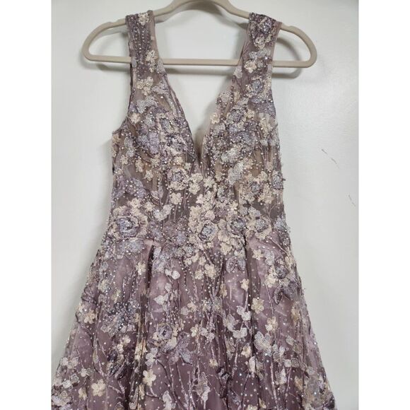 NWT Mac Duggal 20131 Floral Embroidered V-Neck Gown Dress Size 4 - Picture 5 of 9